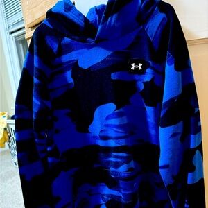 Boy’s Under Armour hoodie youth Medium